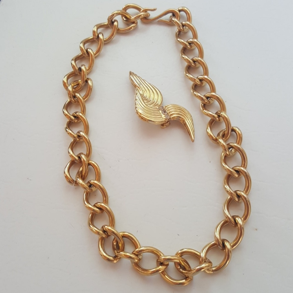 $5 ITEM. Gold tone choker and pin. MUST BUNDLE WITH OTHER ITEMS - Picture 5 of 5
